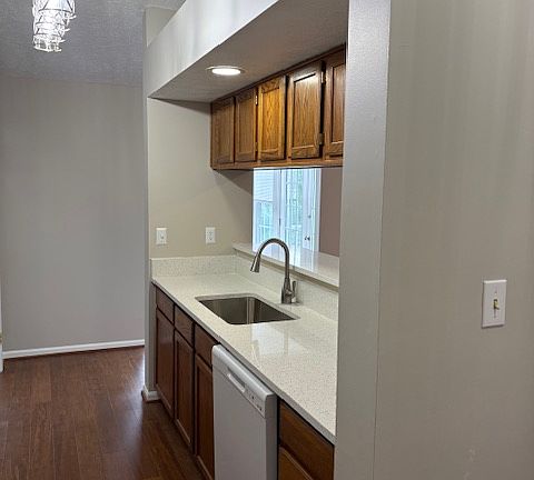 4th image of 10211 Wolfe Manor Ct Unit 710