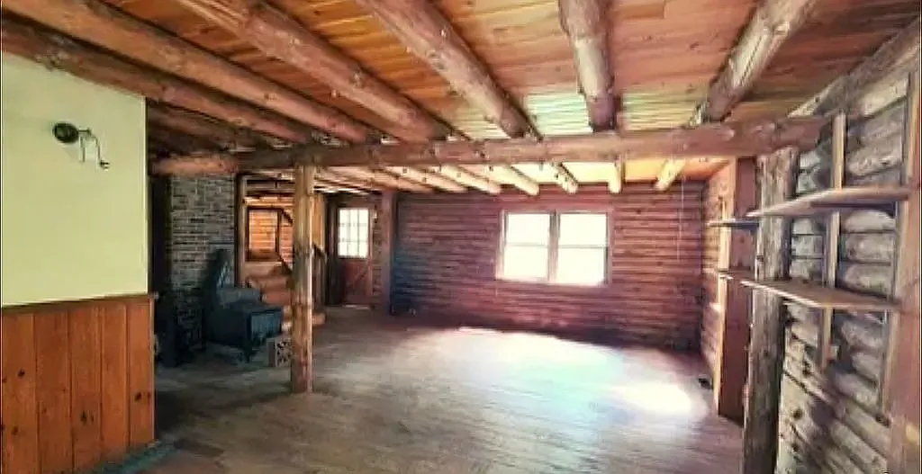 3 bed, 2500 sqft, $2,500 — Photo 3