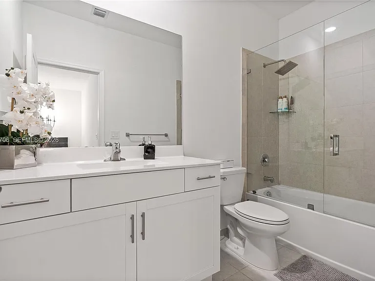 21018 NE 8th Ave #21018 — Photo 5