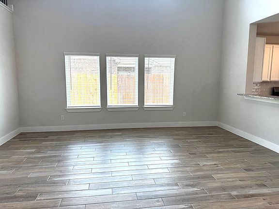 5th image of 359 Twin Lakes Blvd