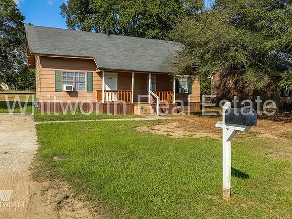 3rd image of 2924 Ash St