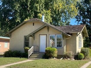 906 3rd Ave NW, Jamestown, ND 58401