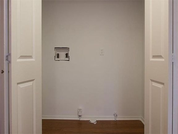 3rd image of 215 Tallwood Ter