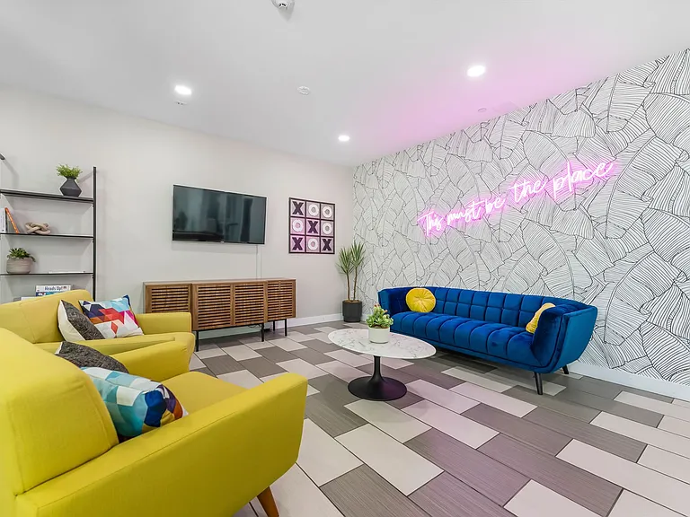 Axis 2300 Apartments — Photo 19