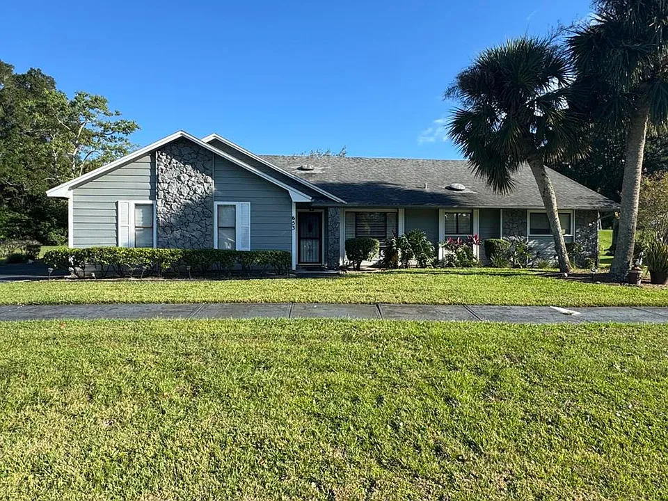 653 Pelican Bay Dr