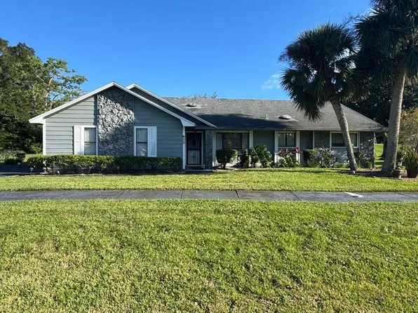 653 Pelican Bay Dr, Daytona Beach, FL 32119
