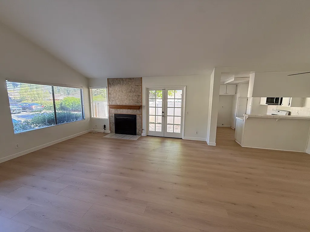2 bed, 1193 sqft, $3,400 — Photo 2