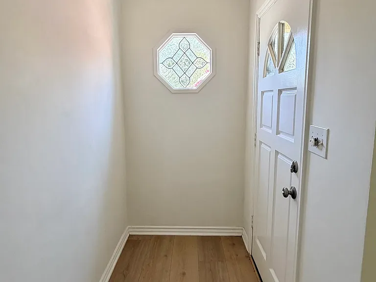 3247 Mills Ave — Photo 4