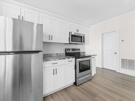 4th image of 729 E Palmetto St APT 3