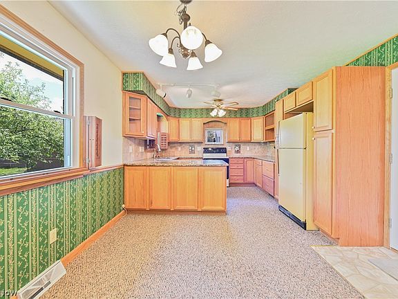 5th image of 1209 Clay Ct