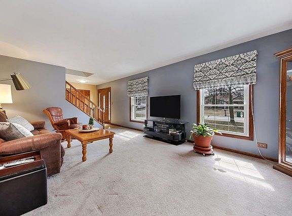 3rd image of 526 Revere Ave