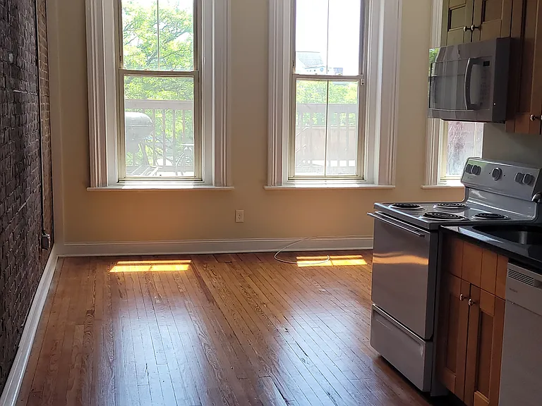102 Washington St #2 — Photo 4