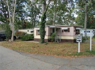 10 Sunflower Dr, Bohemia, NY 11716