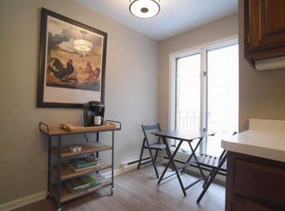 3916 N Oakland Ave UNIT 316, Shorewood, WI 53211