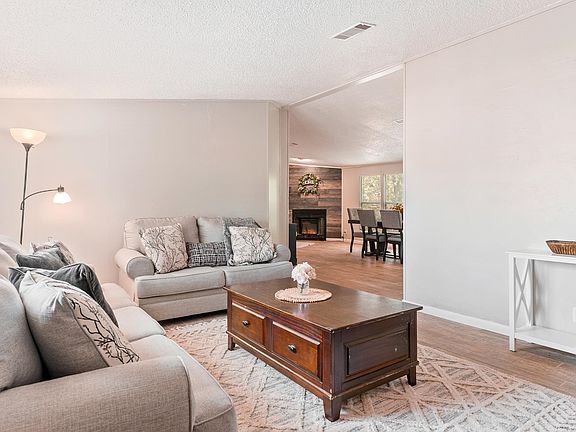 3rd image of 603 S Avenue F