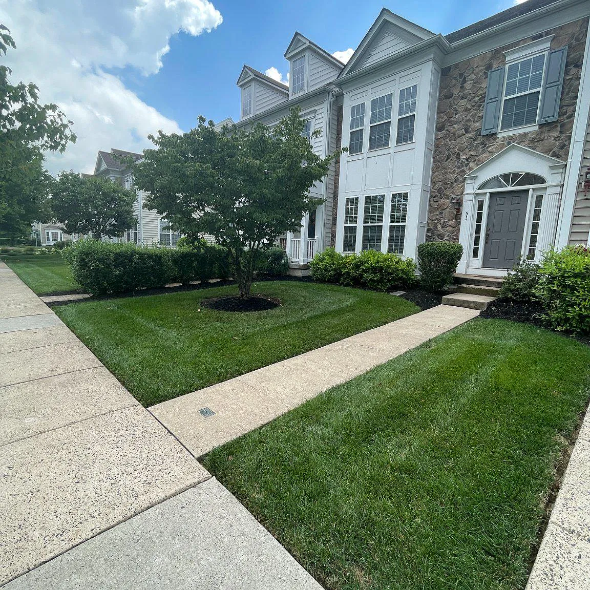 3 bed, 2.5 bath, 2016 sqft, $3,000 — Photo 1