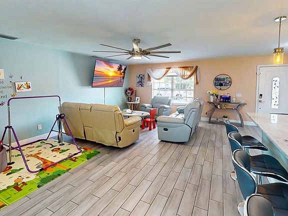 4th image of 303 29th St E