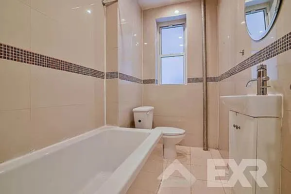 Rented by EXR | media 10