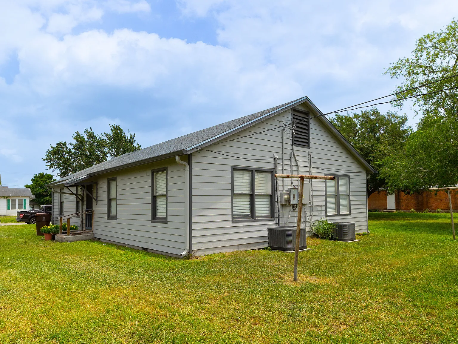 2 bed, 1.0 bath, 528 sqft, $840 — Photo 2