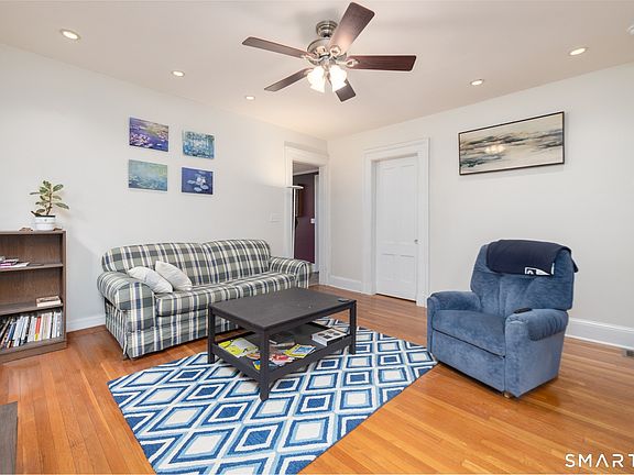 3rd image of 276 Humphrey St Floor 1