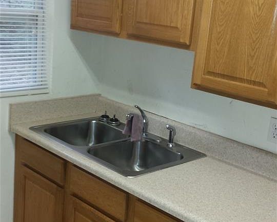 5th image of 2806 Southwood Dr