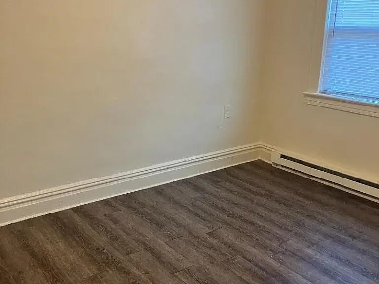 407 William St — Photo 1