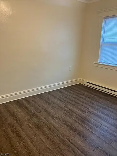 407 William St Photo 1