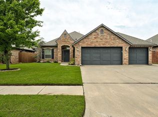 4005 Acoma Dr, Moore, OK 73160