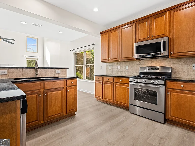 7911 Brass Lantern Dr — Photo 4
