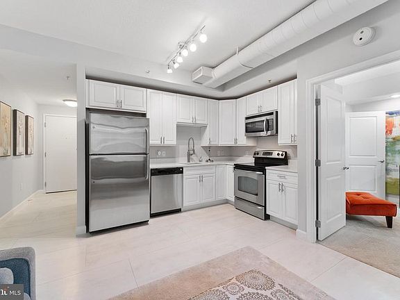 5th image of 155 Potomac Psge Unit 305