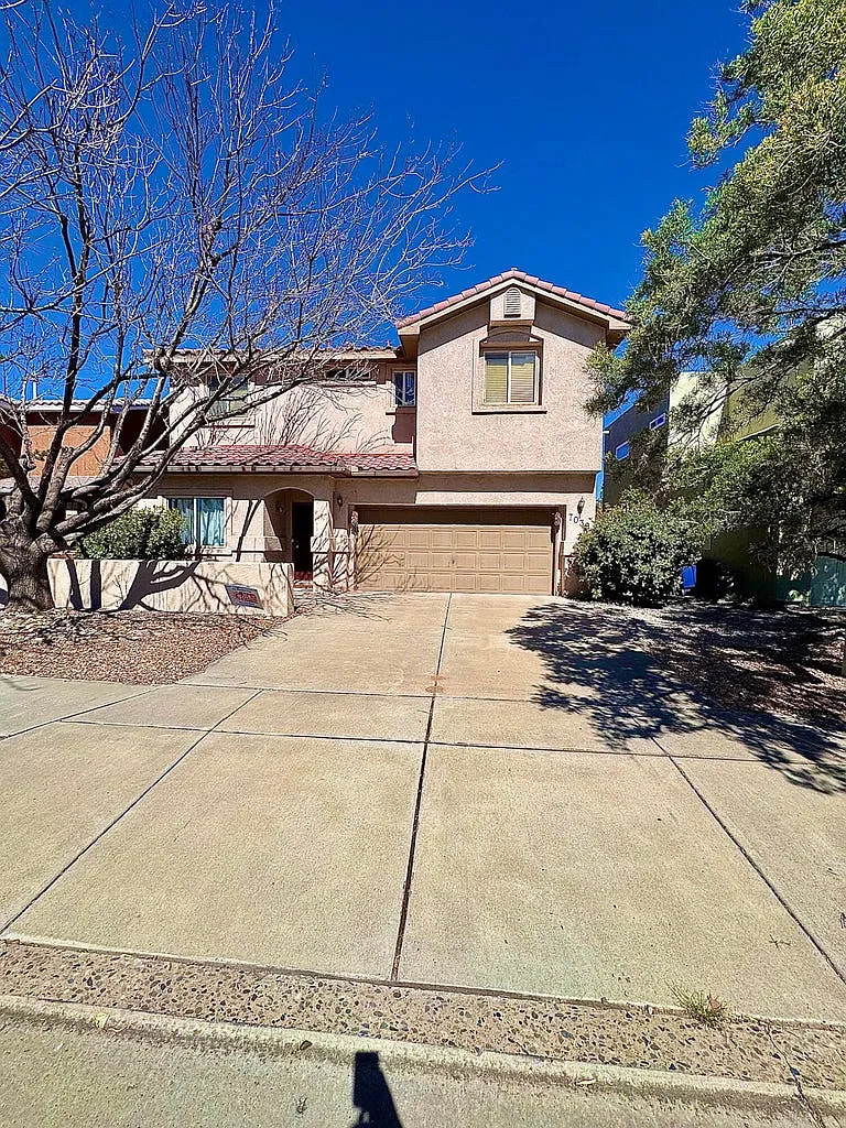 4 bed, 2349 sqft, $2,500 — Photo 1