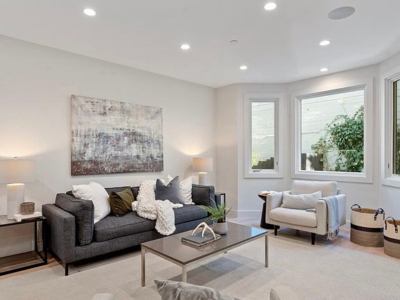 5th image of 2444 Van Ness Ave APT 4