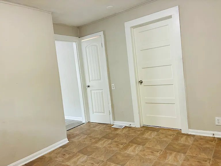 308 W Sullivan St — Photo 12