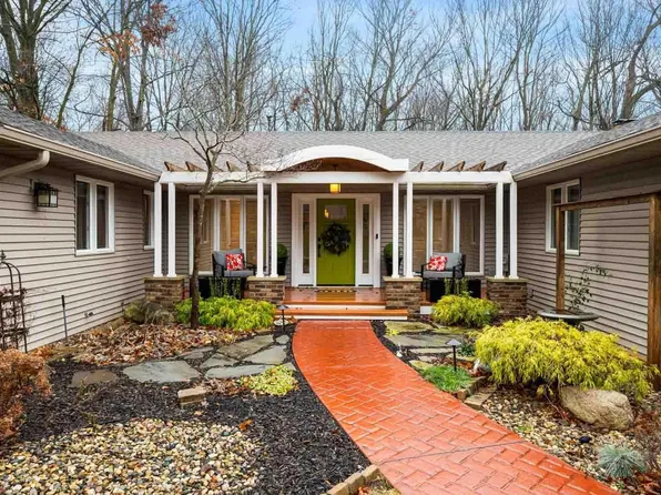 928 Handlebar Rd, Mishawaka, IN 46544