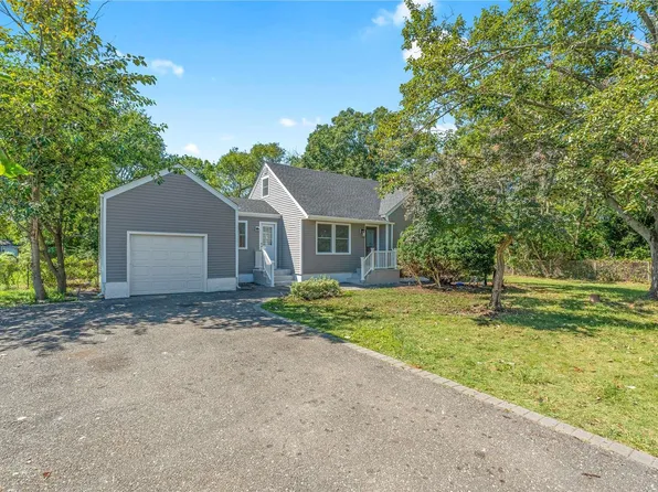 422 Spur Drive, Bay Shore, NY 11706