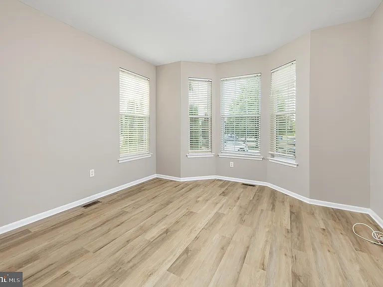 1085 Buckingham Dr — Photo 6