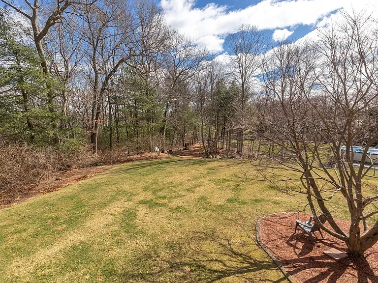 29 Trifiro Rd — Photo 8