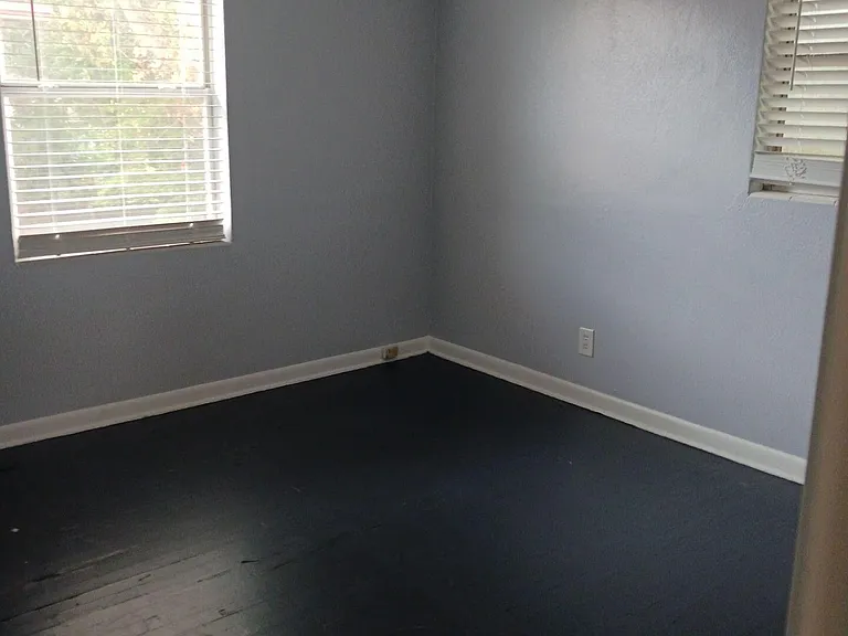 1145 W 25th St #4 — Photo 9