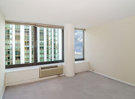 5th image of 155 N Harbor Dr APT 1307