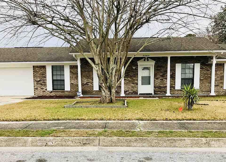1st image of 211 Camelford Pl