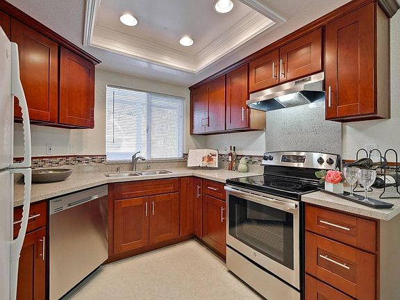 4th image of 1524 Thornleaf Way
