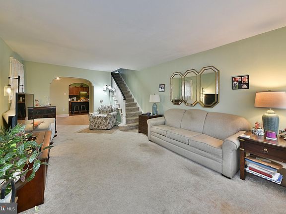 5th image of 7530 Lawndale Ave