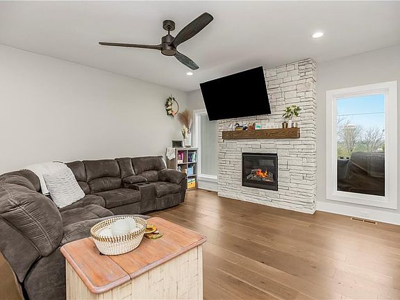 5th image of 4015 NE Sagamore Dr