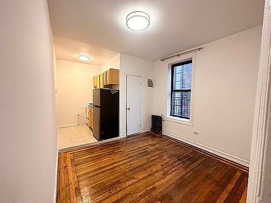 3rd image of 35 E 17th St #4