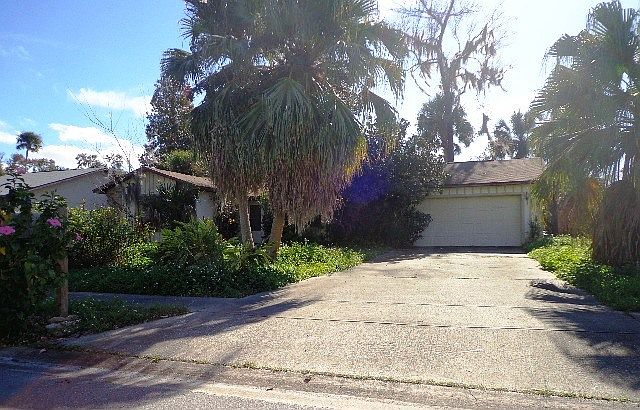 1st image of 12 Laurel Oaks Cir
