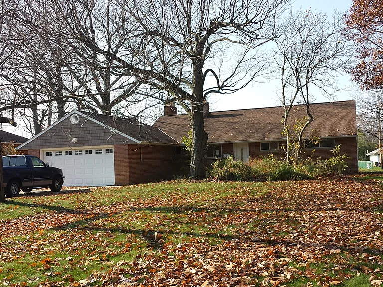 402 Cary Jay Blvd — Photo 2