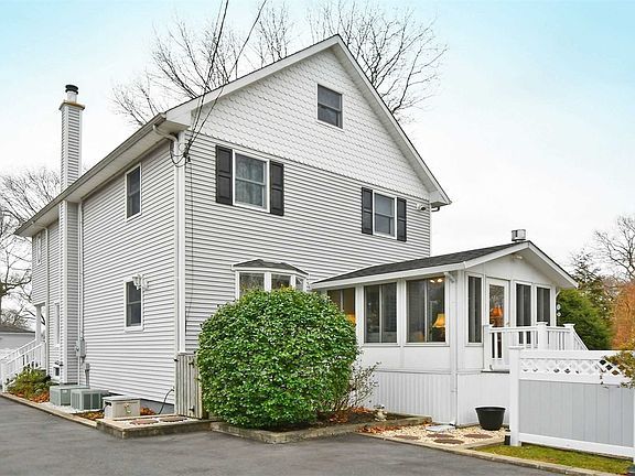 3rd image of 12 River Heights Dr