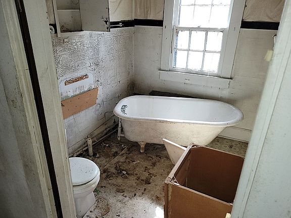 4th image of 359-361 Holmes St