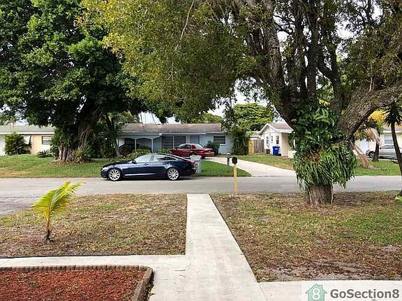 3rd image of 196 NW 20th Ct