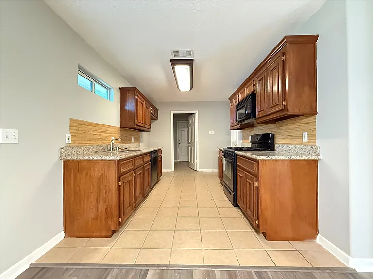 4402 Larkspur St — Photo 5